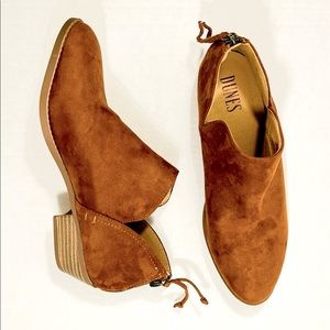 NEVER WORN BROWN BOOTIES